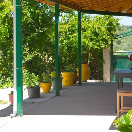 Traditional In The Village Guest house Lazarata