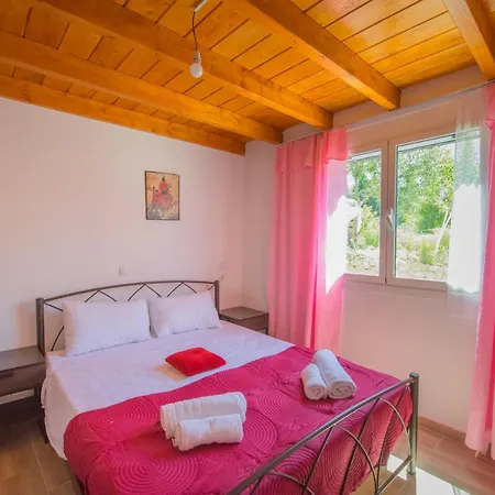 Traditional In The Village Guest house Lazarata
