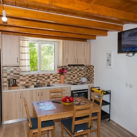 Traditional In The Village Guest house Lazarata