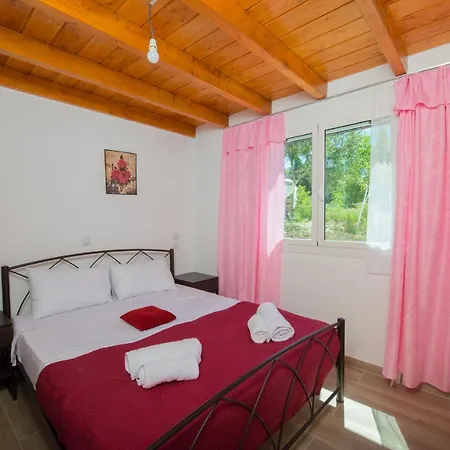 Traditional In The Village Guest house Lazarata