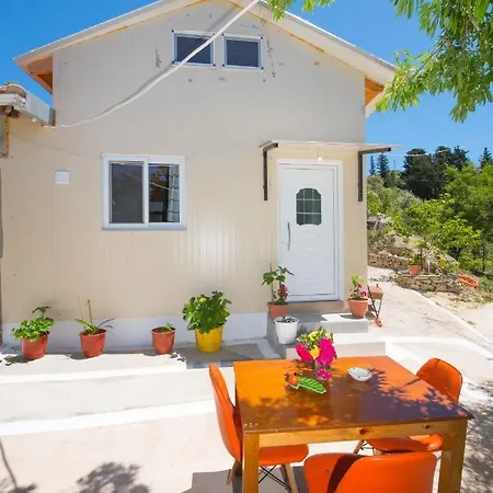 Guest house Traditional In The Village Lazarata