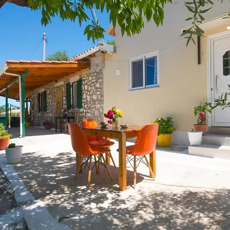 Traditional In The Village Guest house *